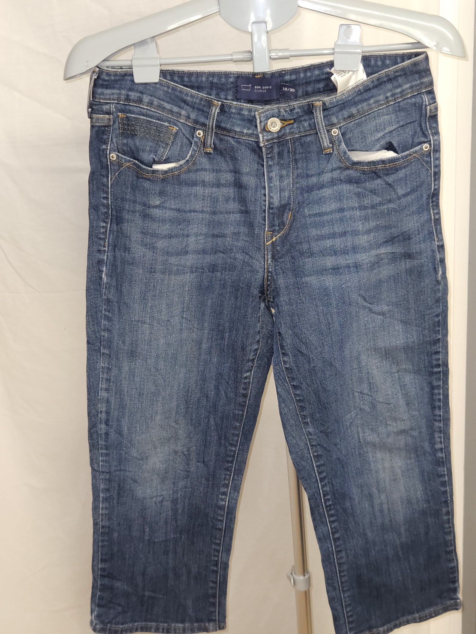 Levi's Demi Curve Classic Blue Capri Jeans