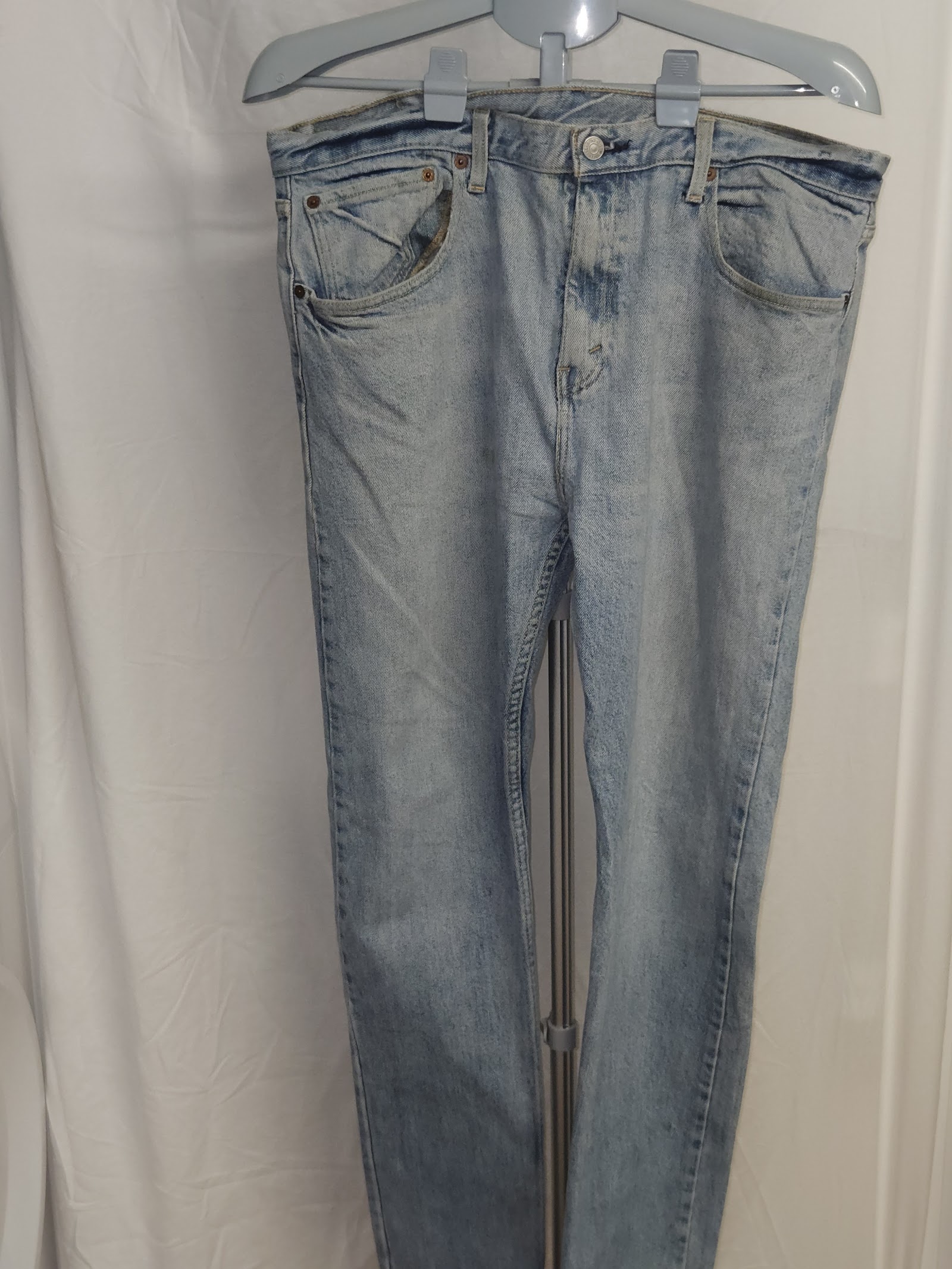 Levi’s 512 light-wash slim-taper jeans W38 L32