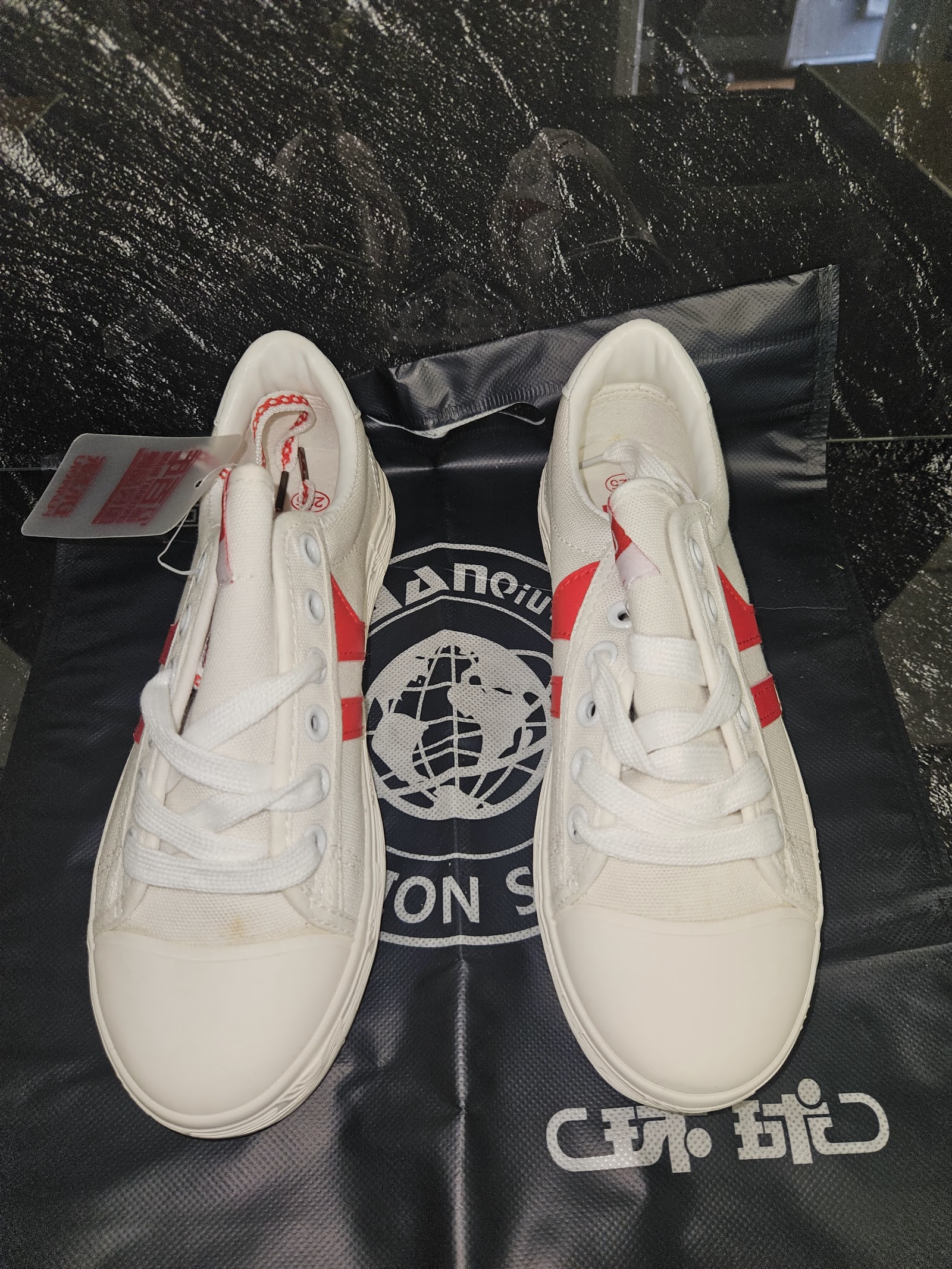Genuine HUANQIU SPORT White Red Low-Top Trainers Size EU 35 UK 2.5, EU 35 / UK 2.5 / CN 225, photo 4