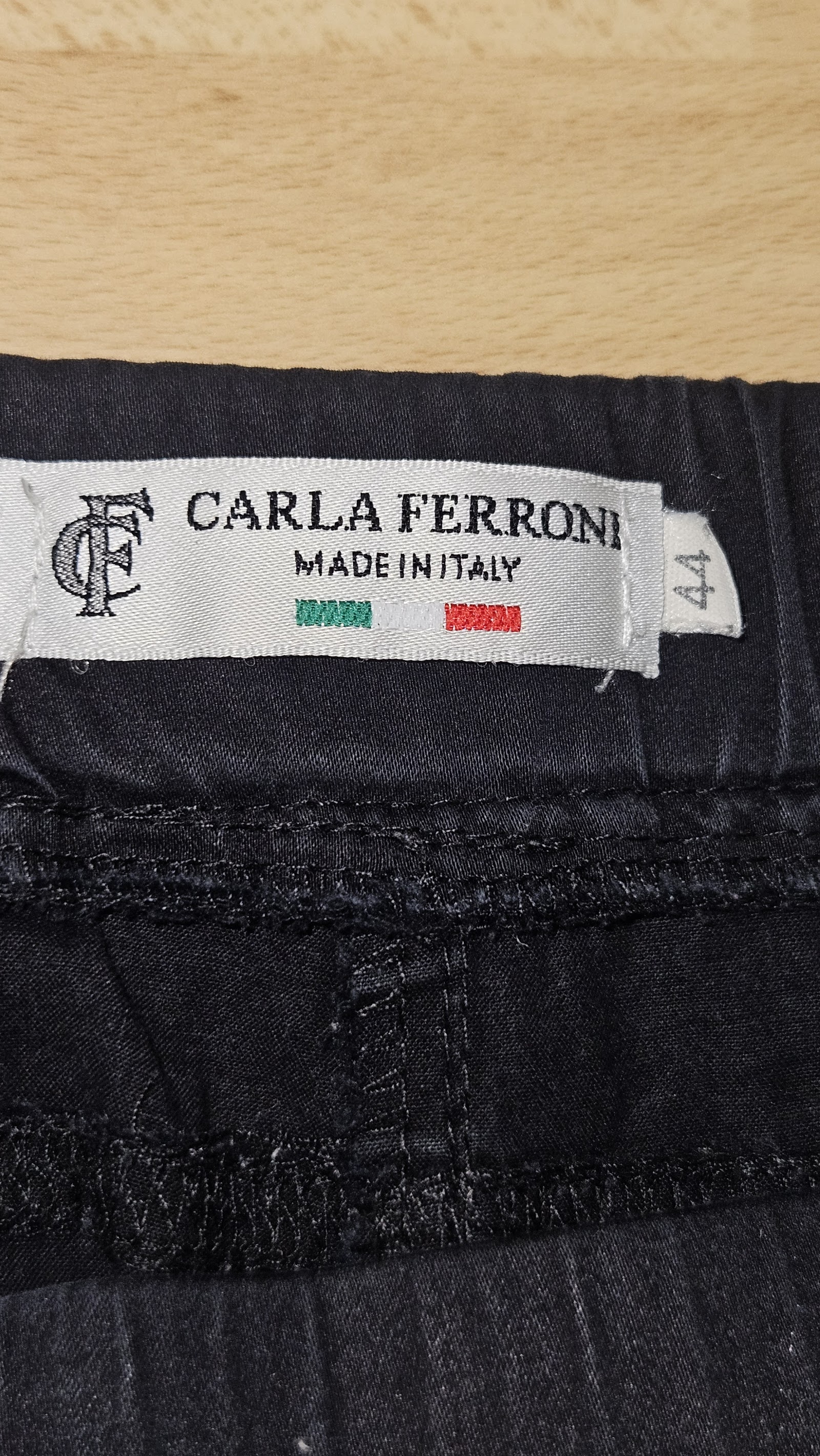 Carla Ferroni Black Cropped Trousers with Embellished Pockets, IT 44 (labelled), photo 3