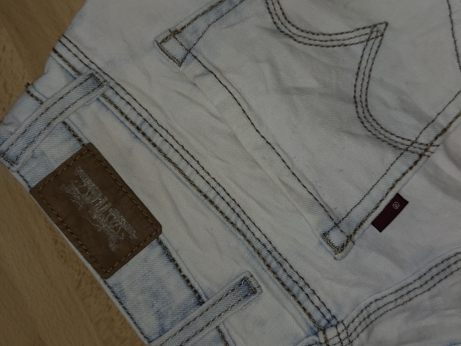 Genuine Levi Strauss Signature White Contrast Stitch Capri Jeans, 4 / W27, photo 5