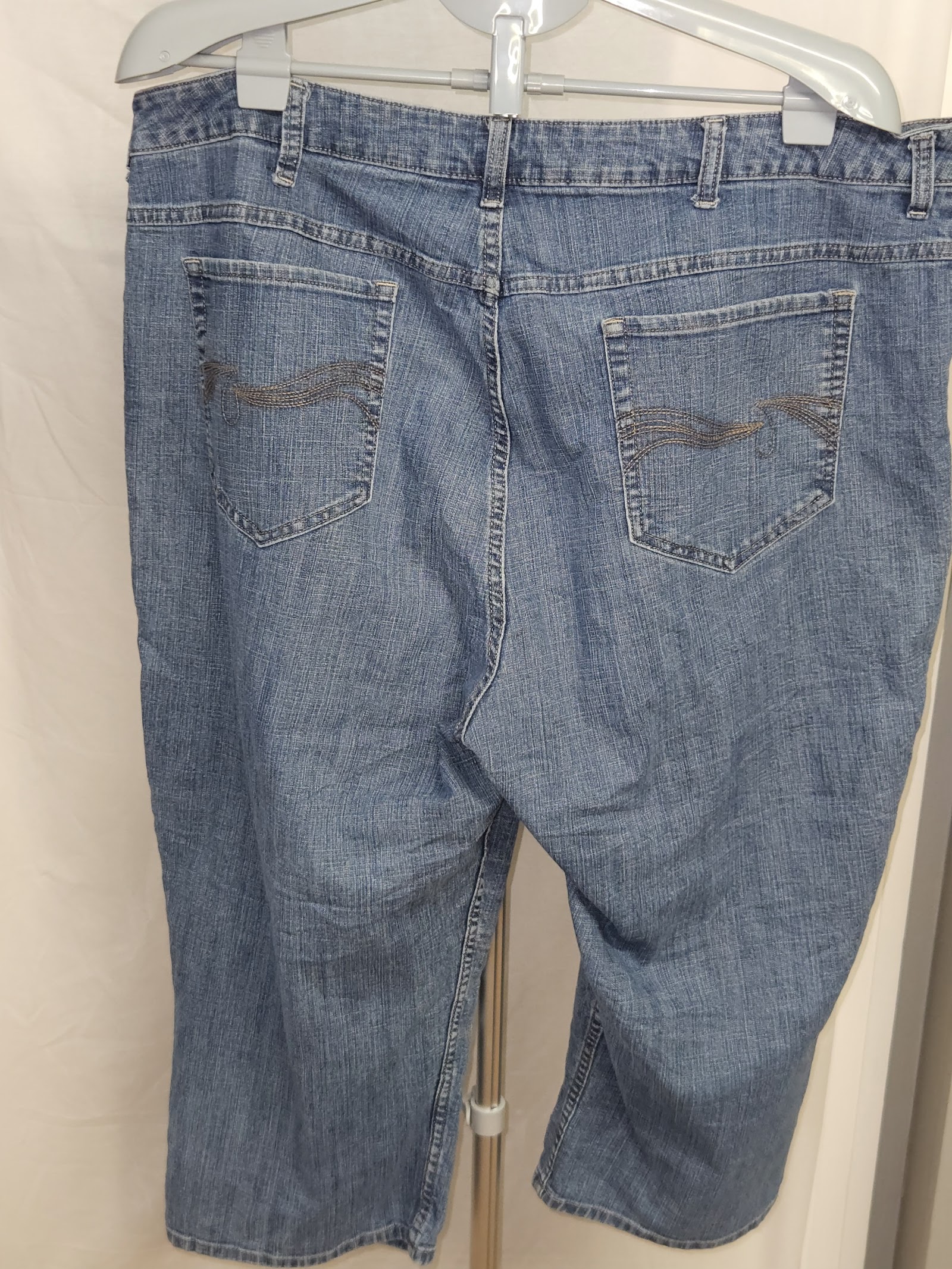 Genuine Riders by Lee Blue Five Pocket Capri Jeans, Measured UK 20/22 Medium, photo 2