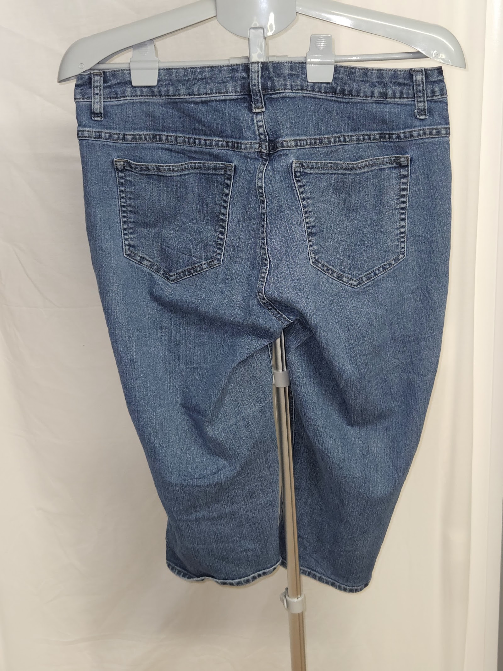 Genuine Riders by Lee Mid Blue Capri Jeans, 14 M, photo 2