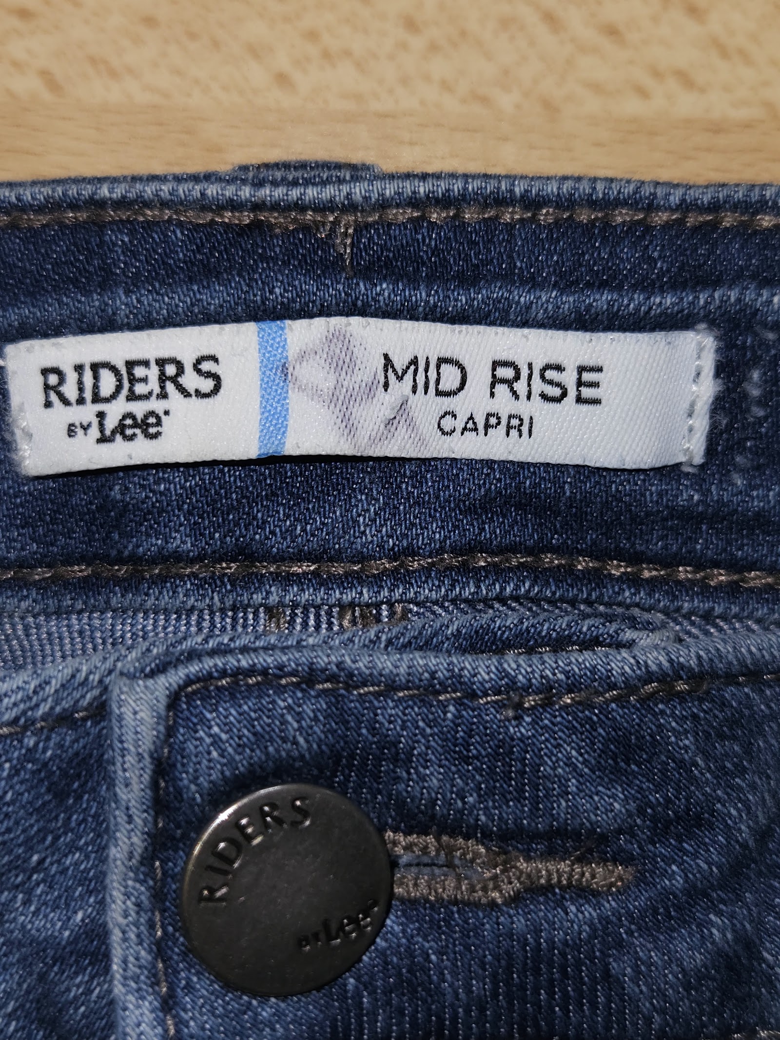 Genuine Riders by Lee Women's Mid Rise Capri Jeans Size 16 Medium, 16 Medium, photo 3
