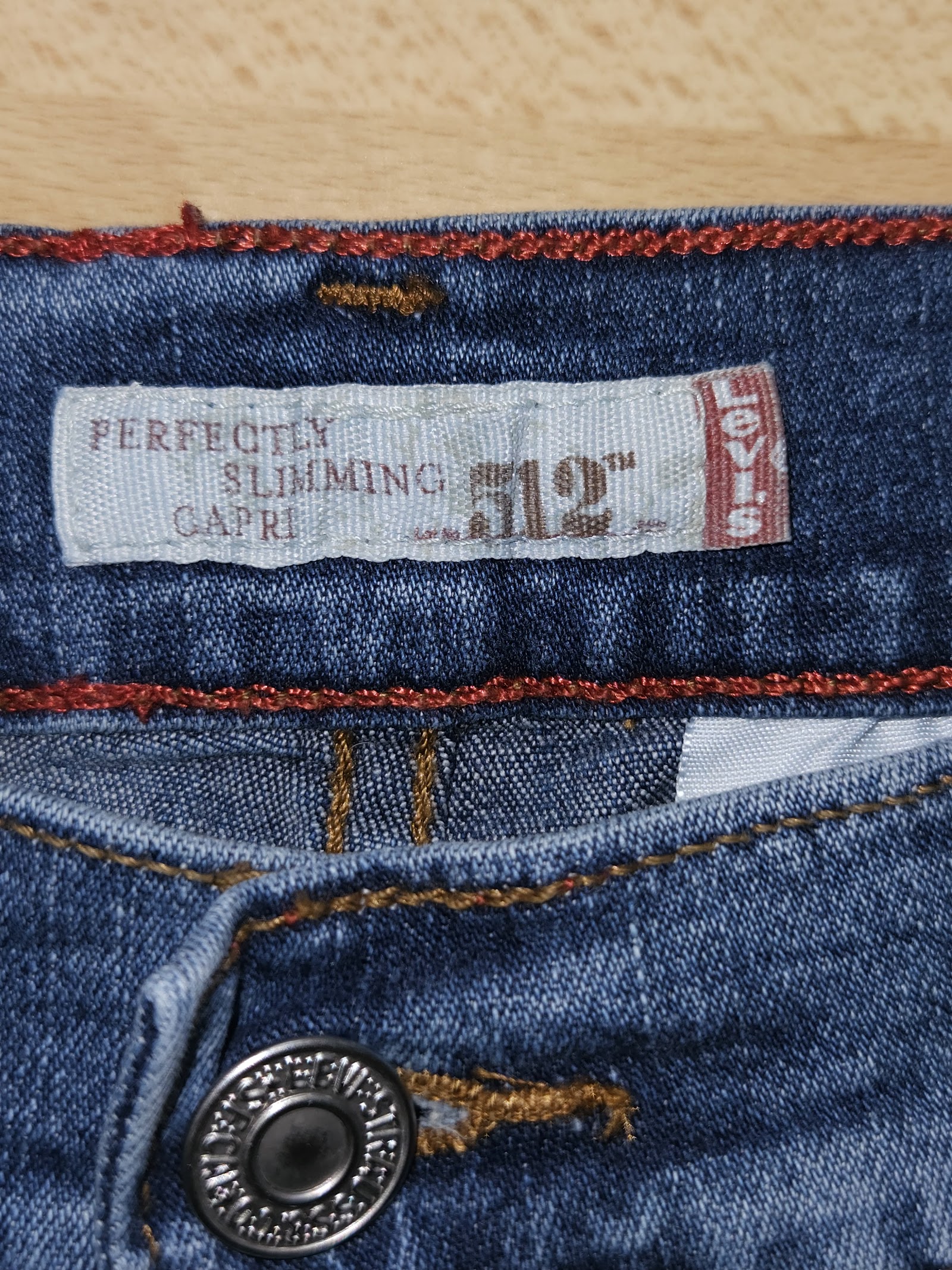 Genuine Levi's Perfectly Slimming Blue Capri Jeans, 8, photo 3