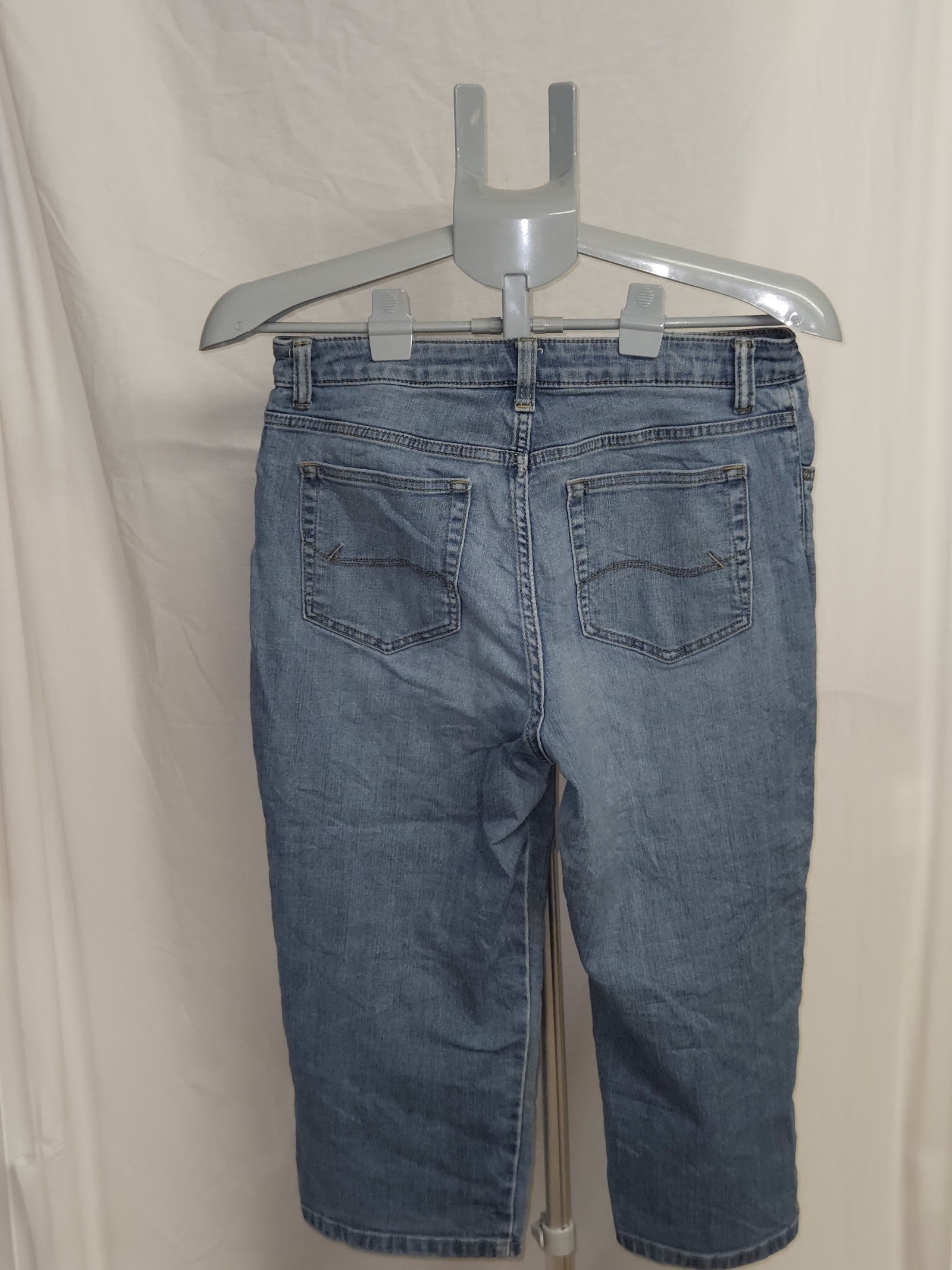 Genuine Lee Relaxed Fit Mid Rise Raw Hem Cropped Jeans, Measured W32 approx., photo 2