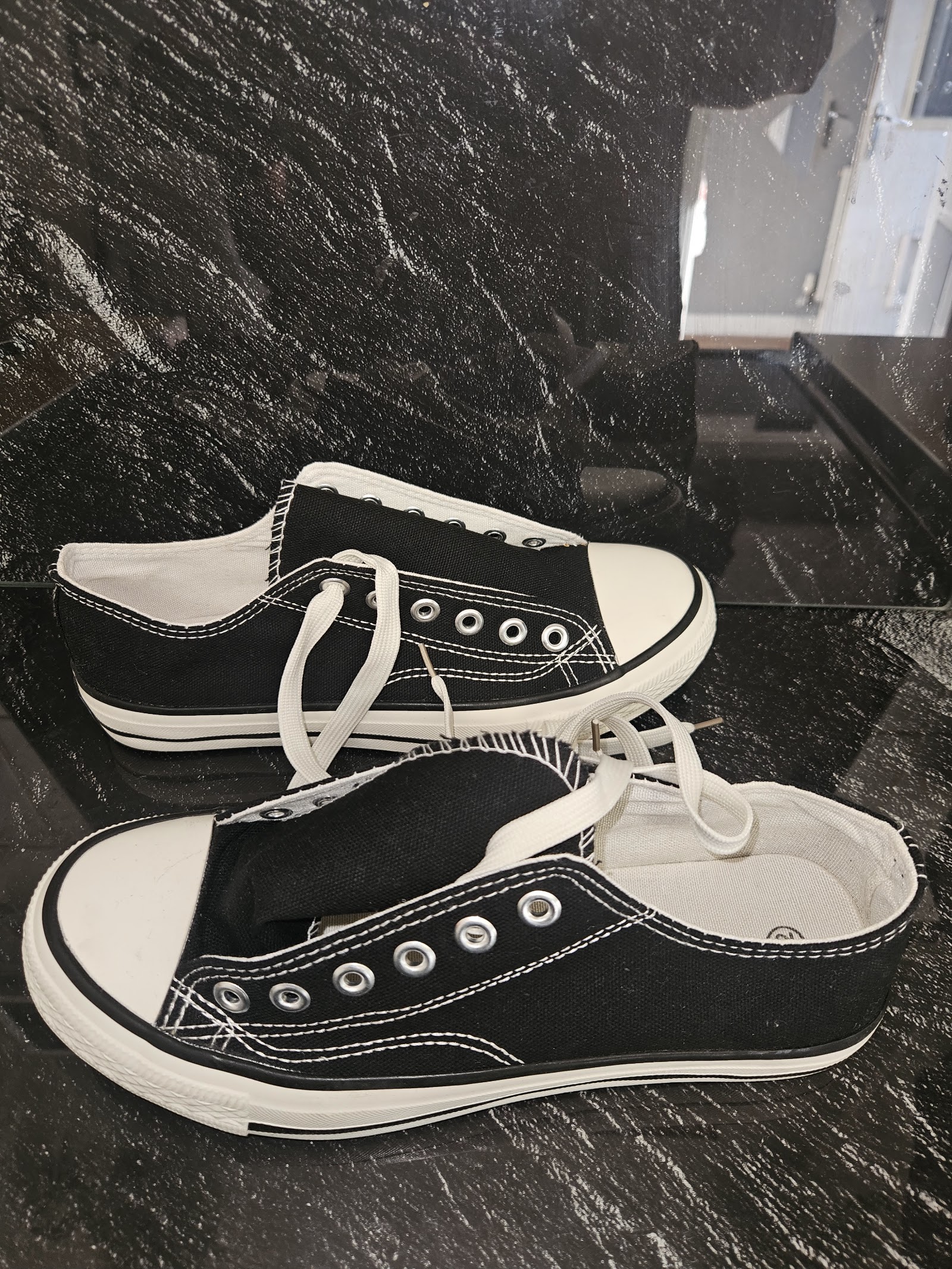 Genuine HUANQIU Black Canvas Low-Top Trainers Size EU 42 UK 8, EU 42 / UK 8 / CN 260, photo 2