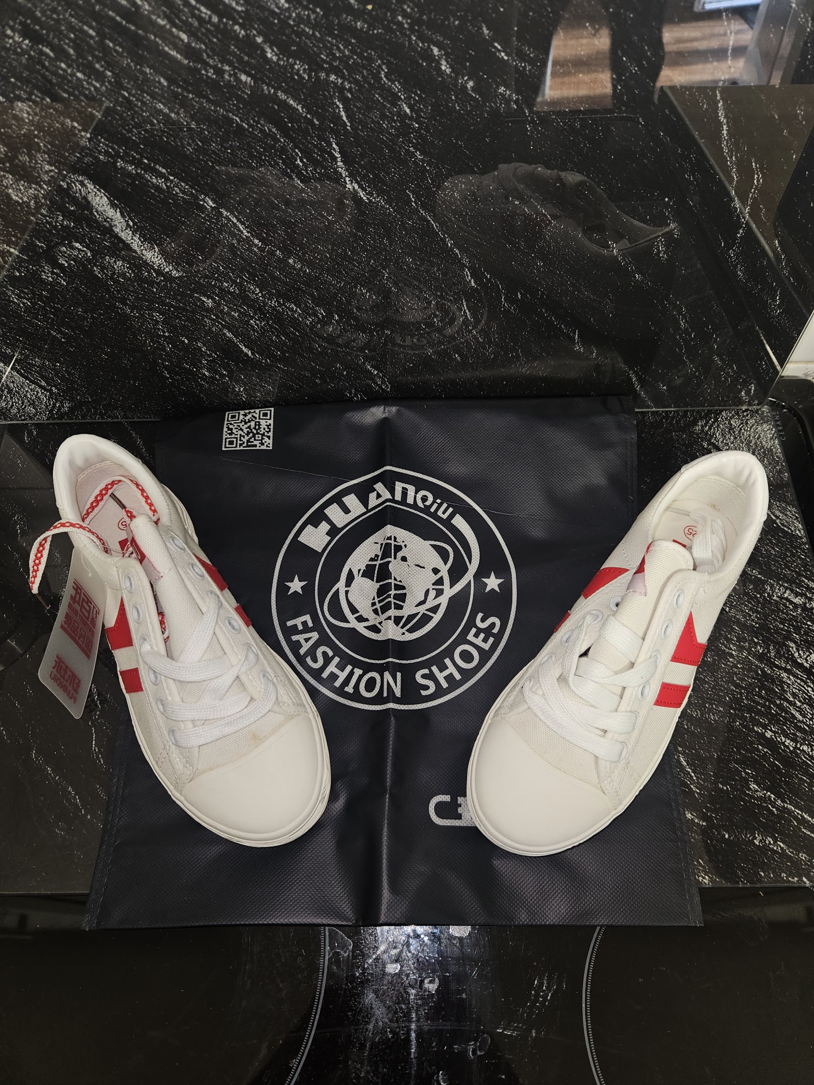 Genuine HUANQIU SPORT White Red Low-Top Trainers Size EU 35 UK 2.5, EU 35 / UK 2.5 / CN 225, photo 2