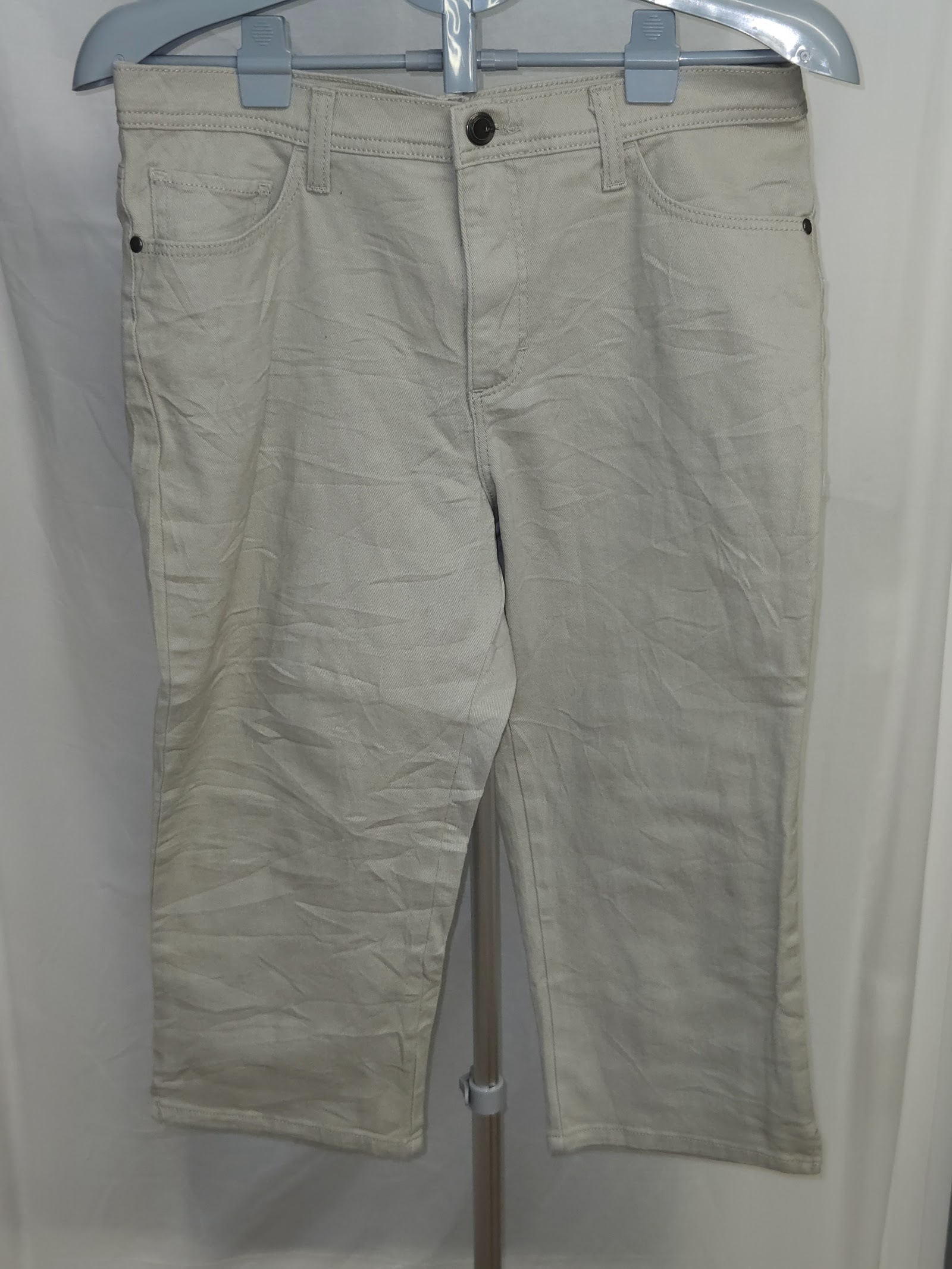 Lee Light Stone Classic Fit Capri Jeans