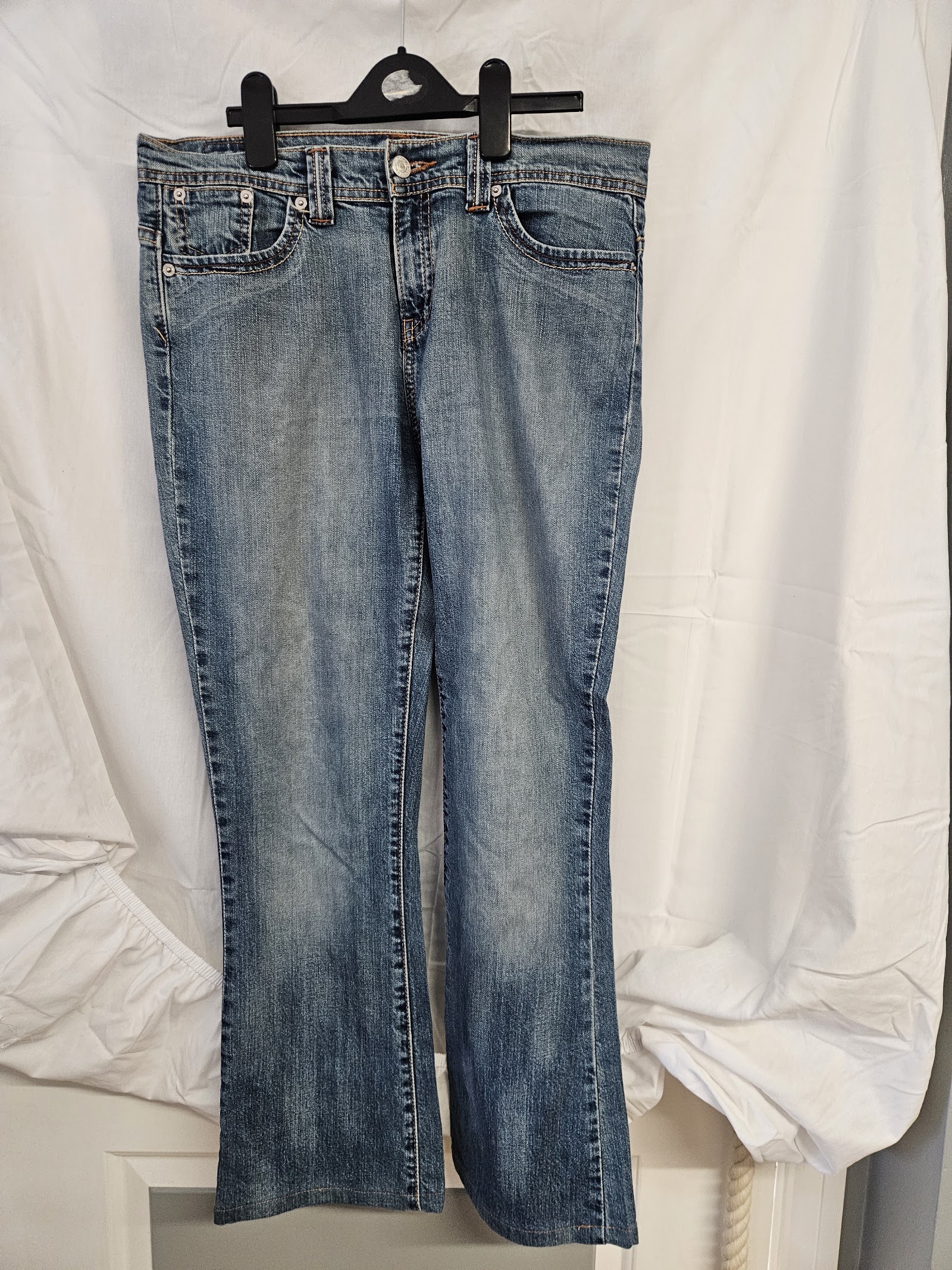 Levi’s 529 blue straight-leg jeans