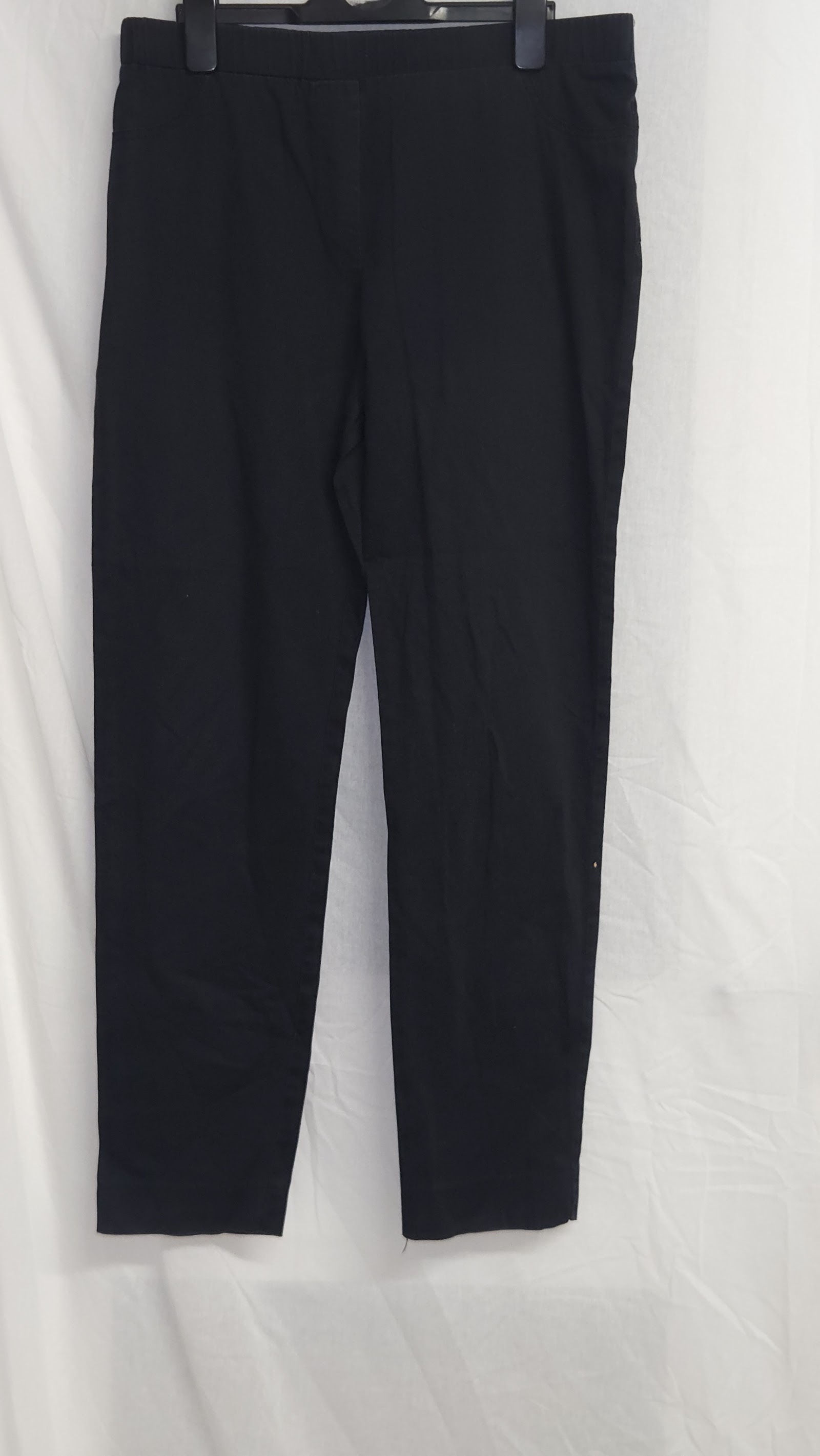 Carla Ferroni Black Cropped Trousers with Embellished Pockets