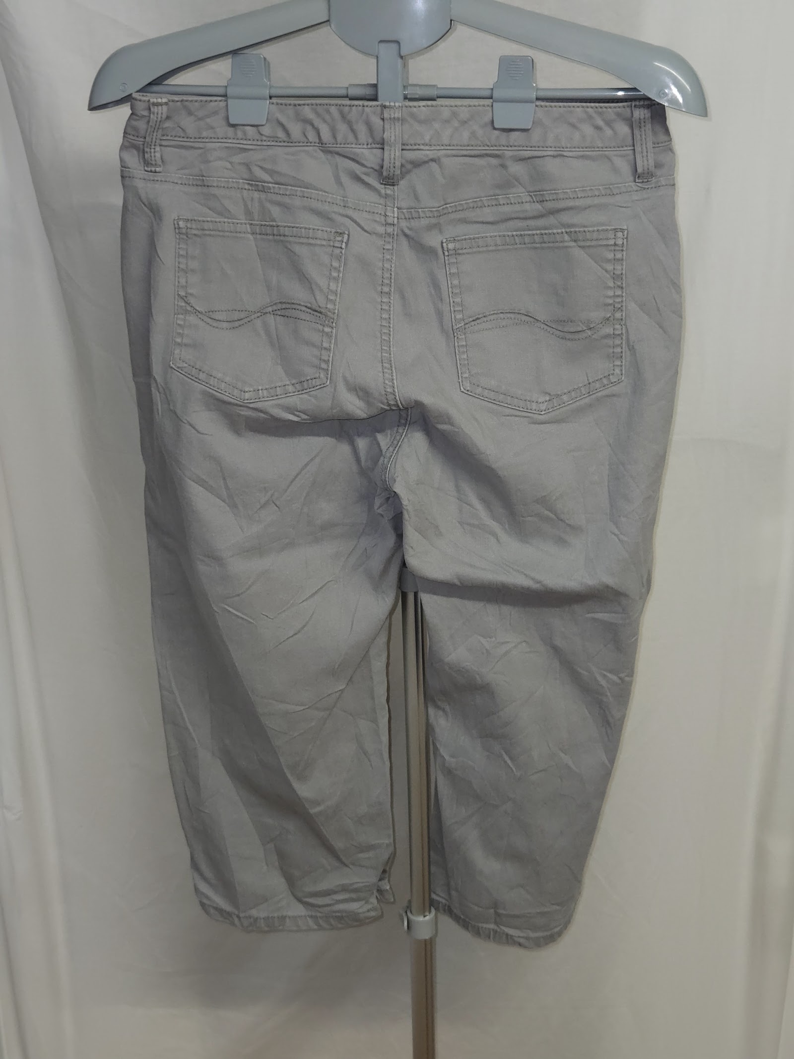Genuine Lee Grey Lower Waist Capri Jeans, Measured UK 14, photo 2