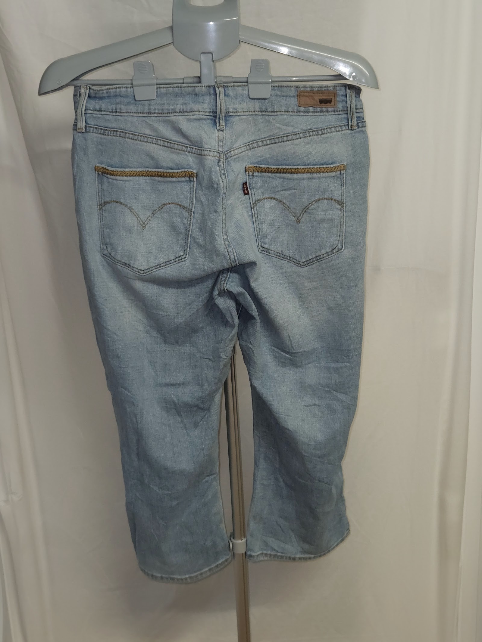 Genuine Levi's Light Wash Cropped Jeans with Braided Pocket Trim, W31, photo 2