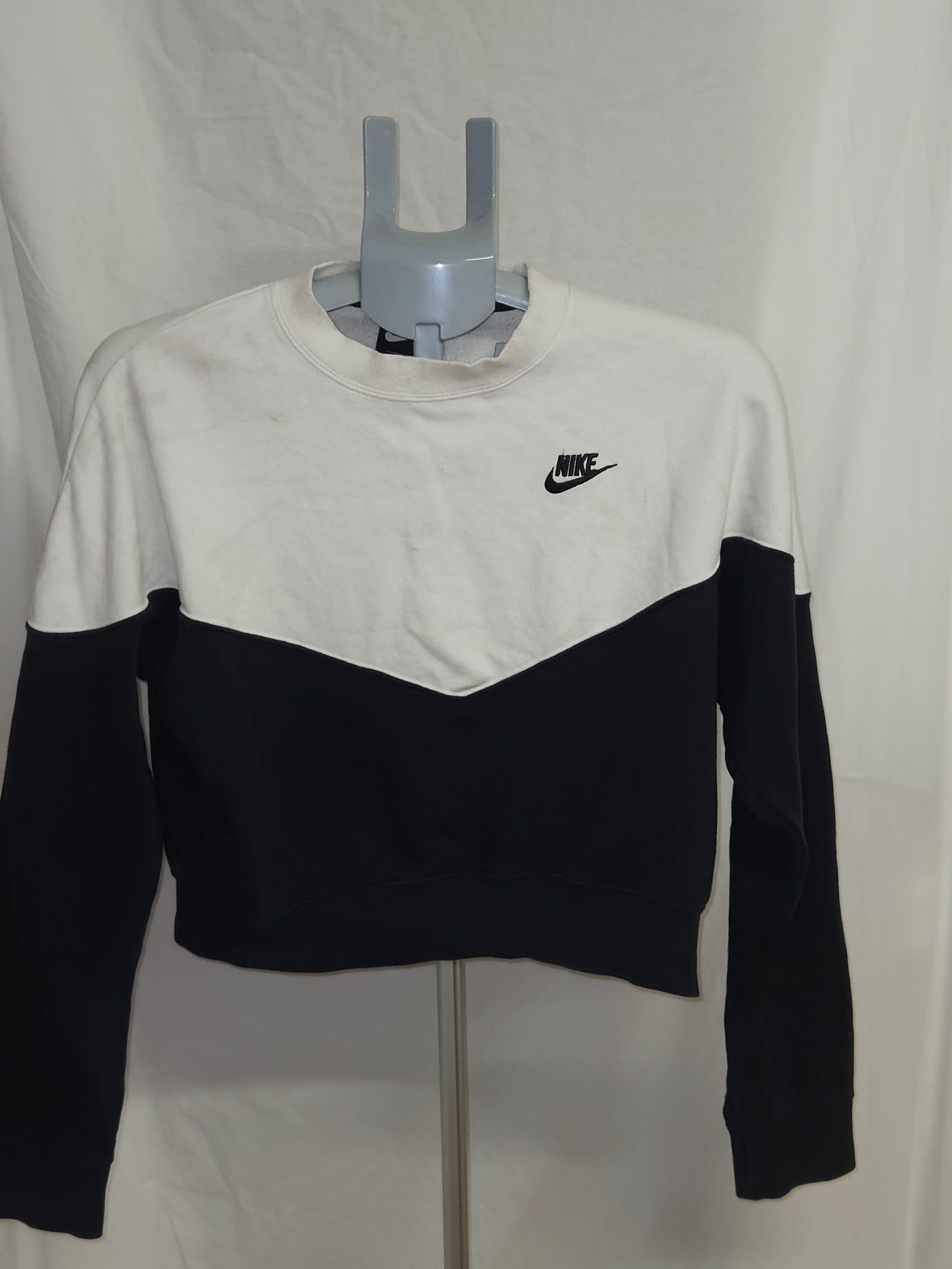 Nike Cream Navy Colour Block Cropped Sweatshirt